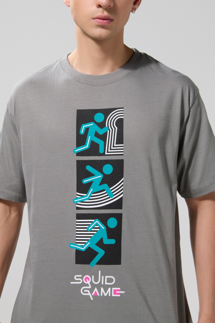Camiseta gris intensa manga corta de Squid Game