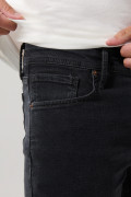 Jean tiro bajo slim gris oscuro con bolsillos y cremallera
