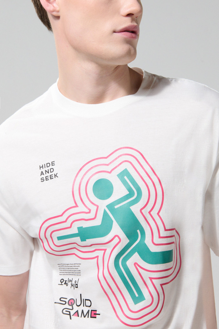 Camiseta de Squid Game crema clara con cuello redondo