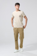 Camiseta kaki clara college con bolsillo y cuello redondo