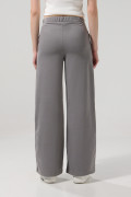 Pantalón unicolor jogger bota recta con vena centrada