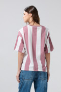 Camiseta cuello V crema clara oversize college a rayas