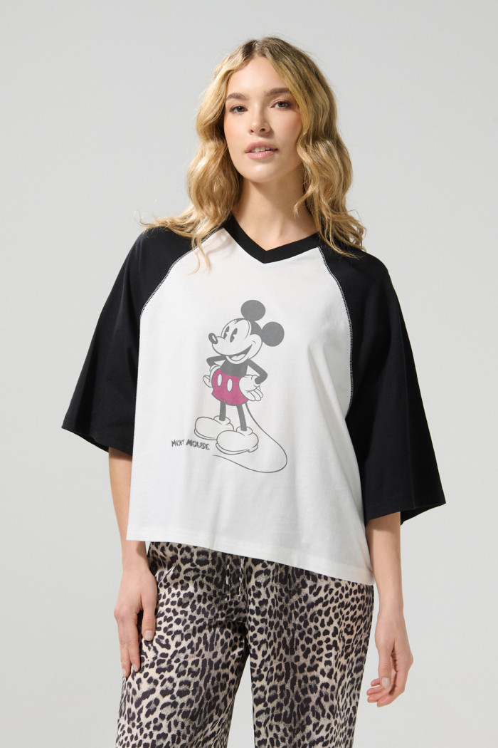 Camiseta oversize crop top crema de Mickey con cuello V