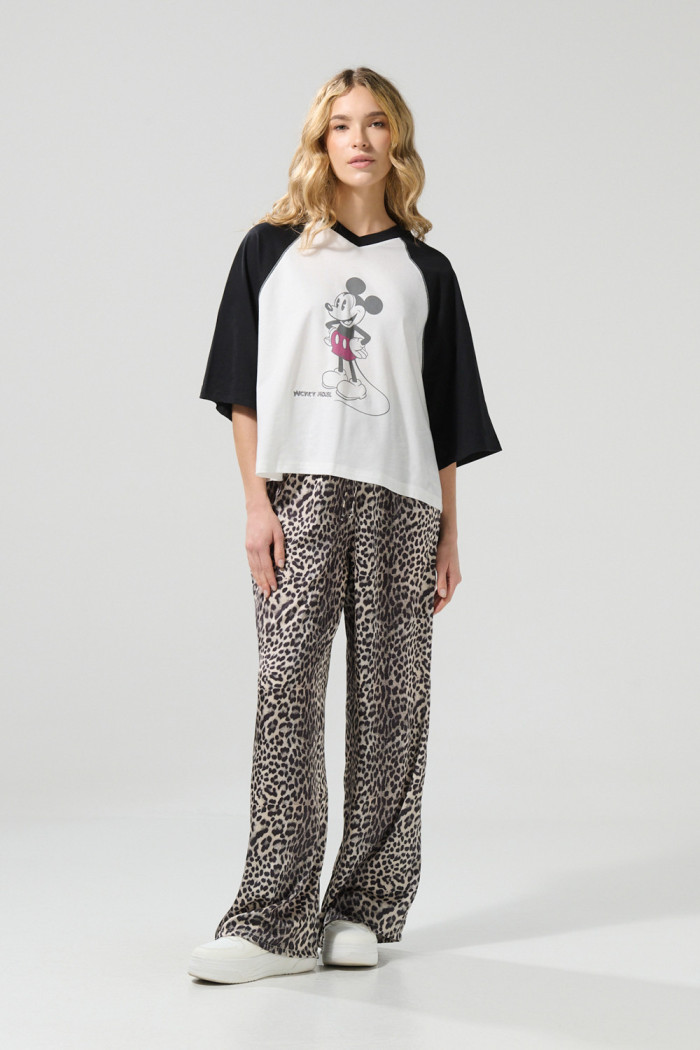 Camiseta oversize crop top crema de Mickey con cuello V