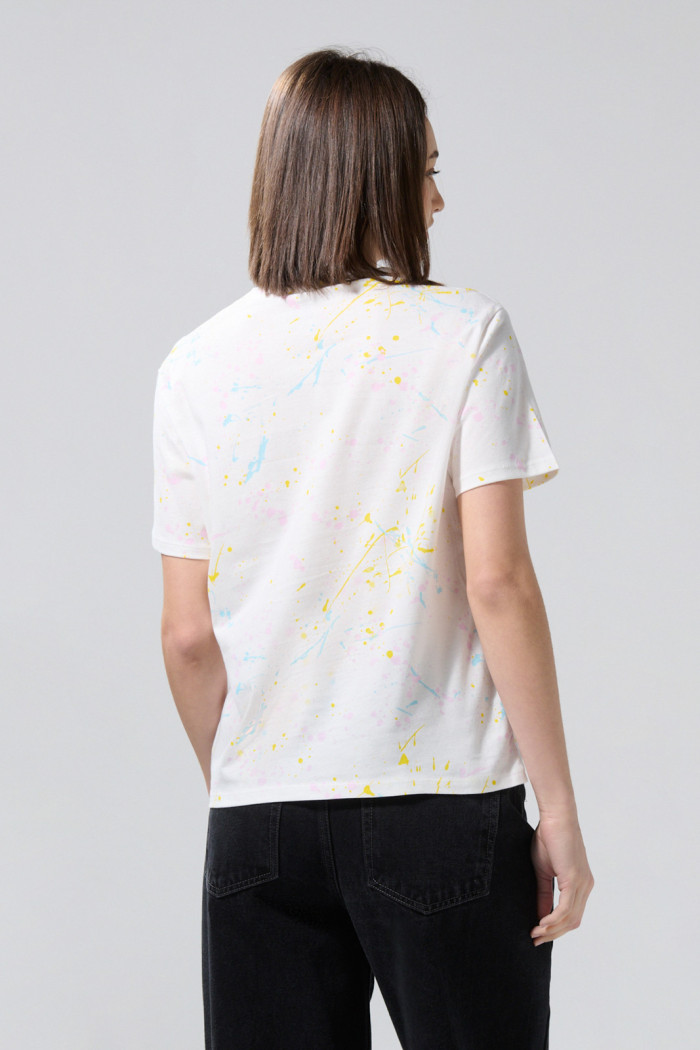 Camiseta crema cuello redondo con estampado de Bob Esponja