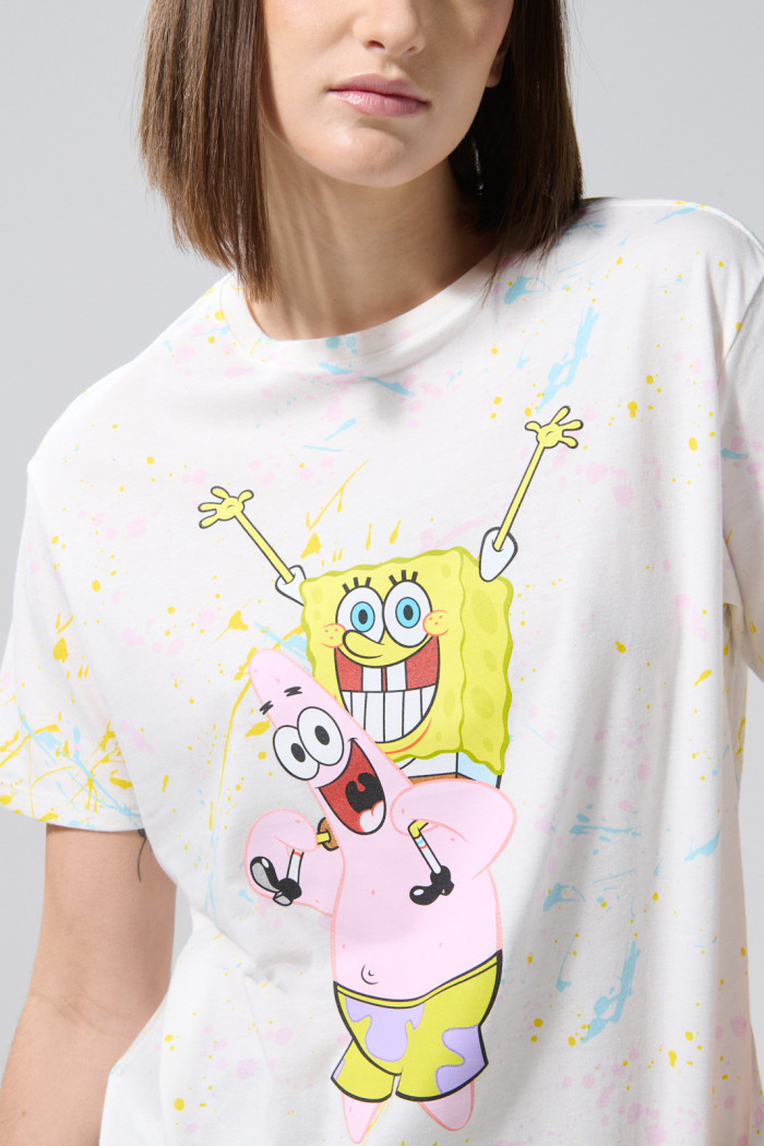 Camiseta crema cuello redondo con estampado de Bob Esponja