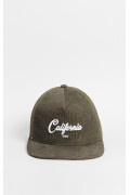 Cachucha trucker verde oscura con bordado college
