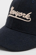 Gorra azul con bordado de "New York"