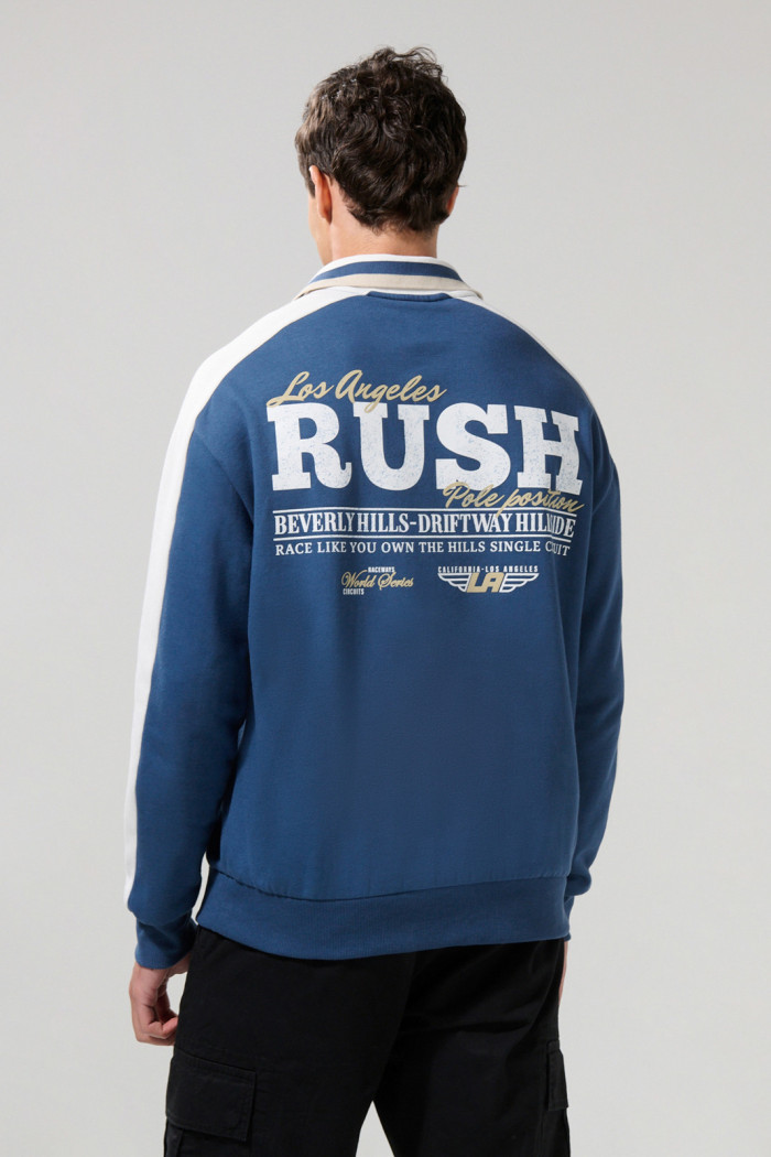 Buzo azul oscuro cuello polo oversize con diseño college