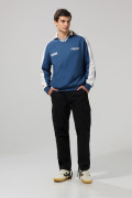Buzo azul oscuro cuello polo oversize con diseño college