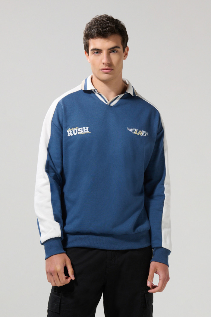 Buzo azul oscuro cuello polo oversize con diseño college