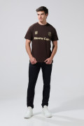 Camiseta café oscura college en algodón con manga corta
