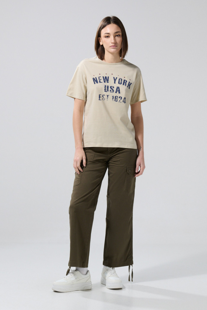 Camiseta en algodón college kaki clara con cuello redondo