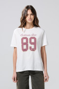 Camiseta manga corta crema con arte college delantero