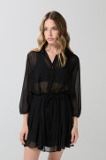 Vestido corto negro con cinturón y manga corta tipo globo