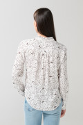 Blusa estampada unicolor con manga larga y prense delantero