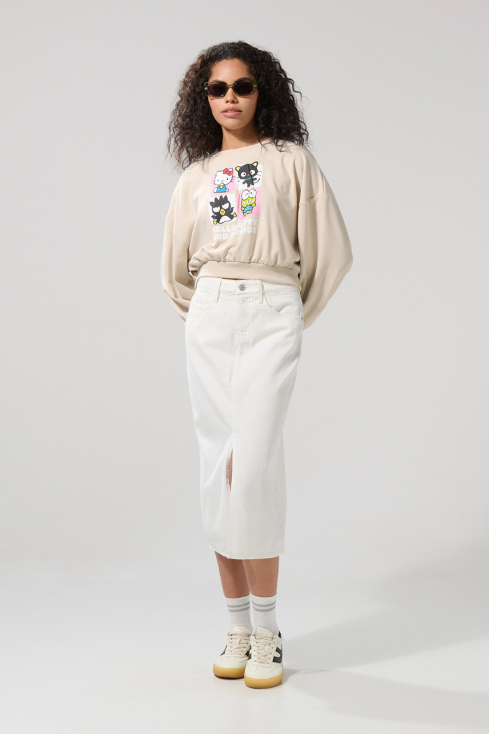 Buzo kaki oversize cuello redondo con arte de Hello Kitty