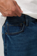 Jean azul oscuro baggy con bota ancha y cremallera