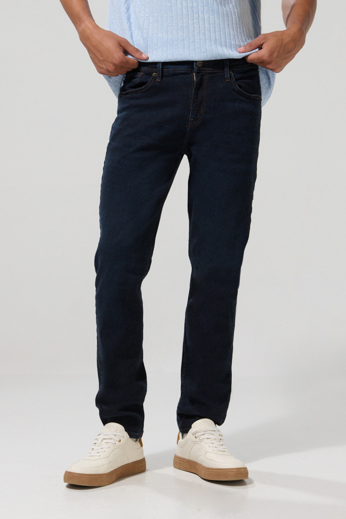 Jean slim 5 bolsillos azul intenso con tiro bajo