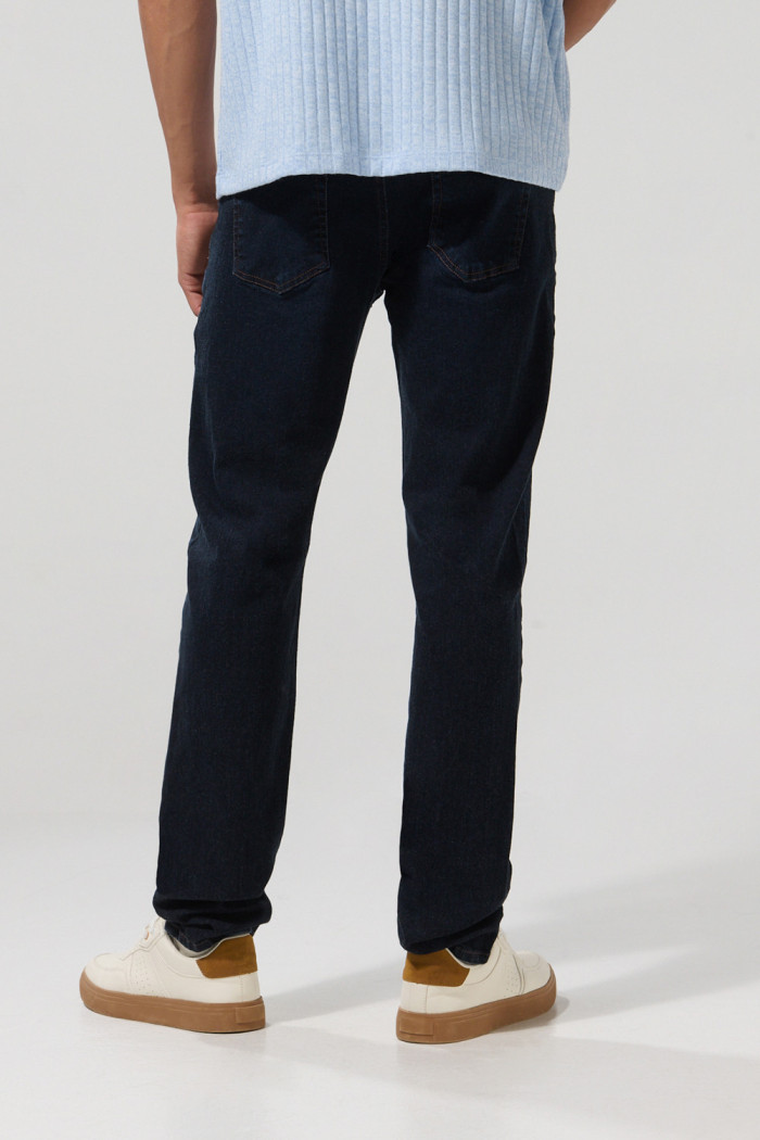 Jean slim 5 bolsillos azul intenso con tiro bajo