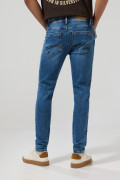 Jean azul medio tipo skinny con bolsillos y tiro bajo
