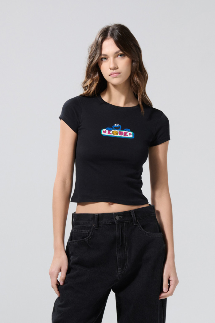 Camiseta negra manga corta acanalada de Plaza Sésamo