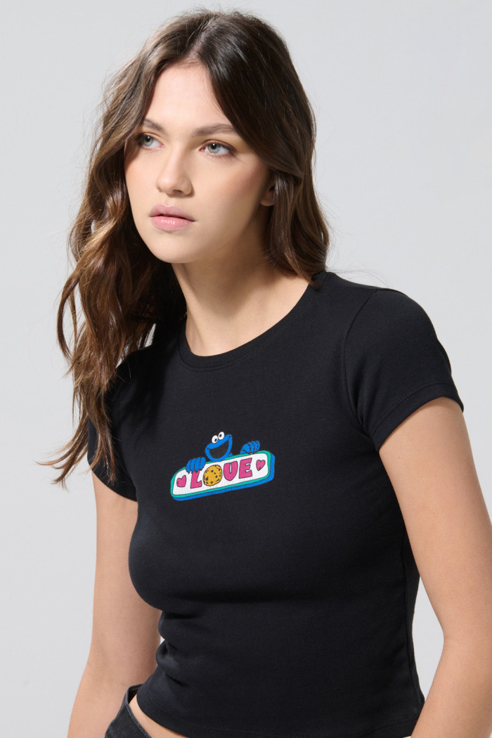 Camiseta negra manga corta acanalada de Plaza Sésamo