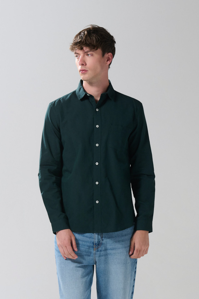 Camisa manga larga unicolor en algodón con bolsillo