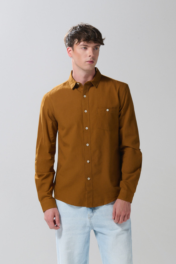 Camisa manga larga unicolor en algodón con bolsillo
