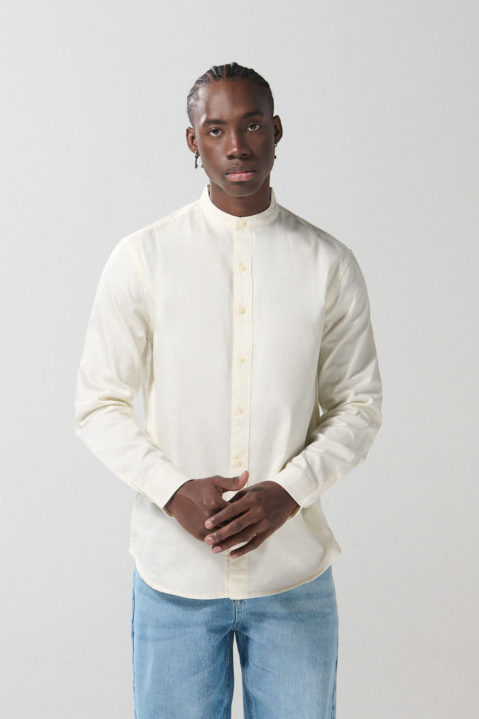 Camisa en algodón unicolor con botones y cuello nerú