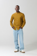 Camisa en algodón unicolor con botones y cuello nerú