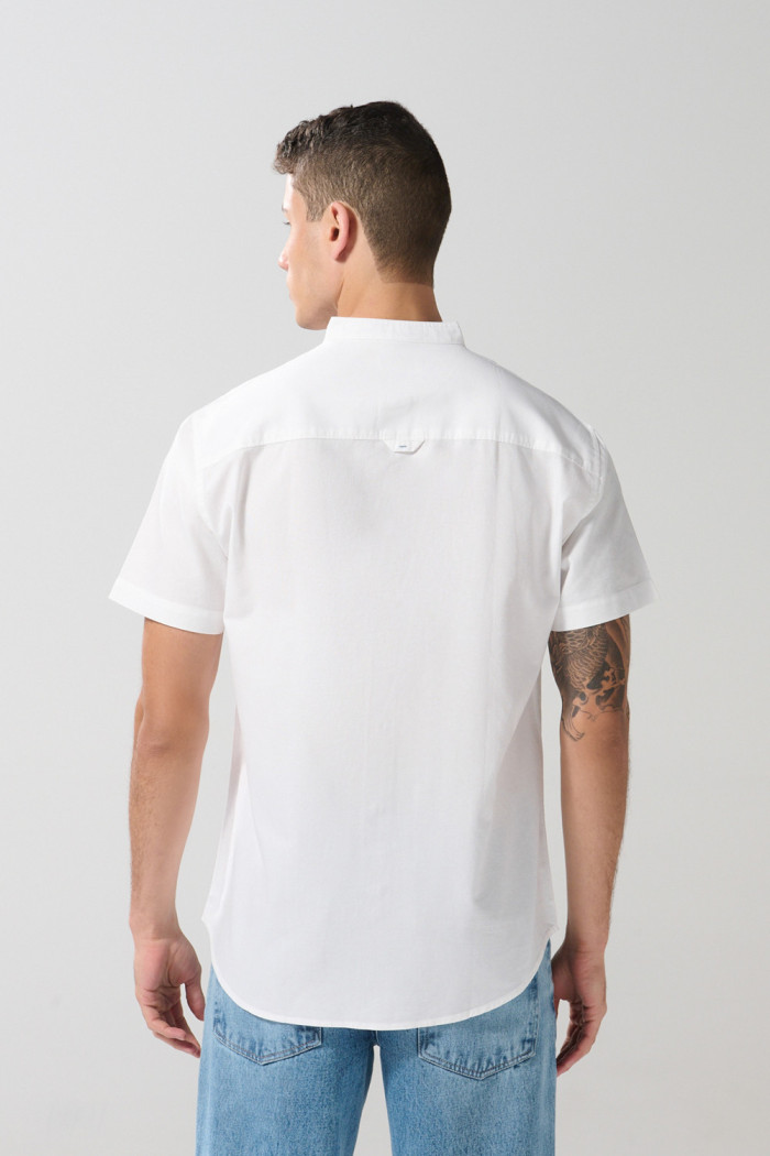 Camisa cuello nerú en algodón unicolor con manga corta