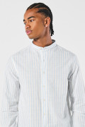 Camisa en algodón crema clara a rayas con cuello nerú