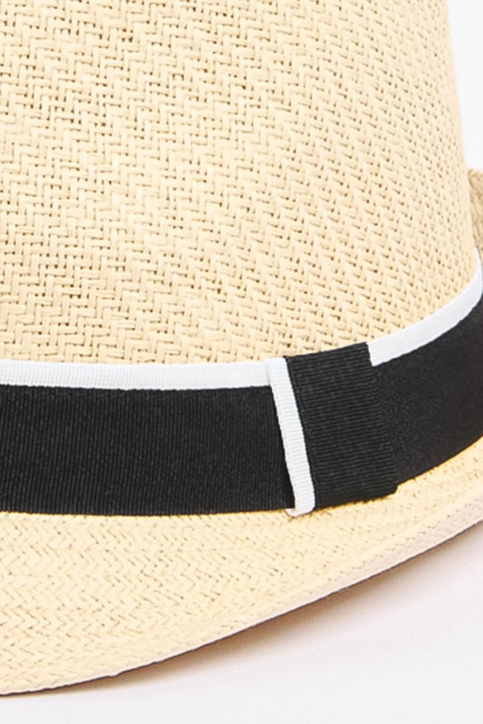 Sombrero Panamá crema claro con cinta en contraste