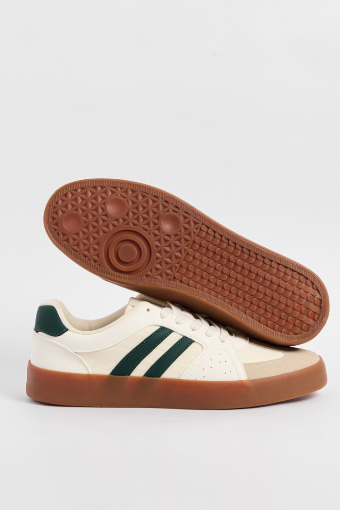 Tenis unicolores casuales con contrastes y cortes delanteros