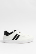 Tenis casuales con contrastes y cortes delanteros unicolores