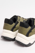 Tenis verdes de plataforma deportivos con contrastes