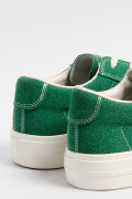 Tenis unicolores casuales con costuras visibles