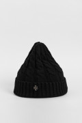 Gorro tejido unicolor con detalles tranzados y dije
