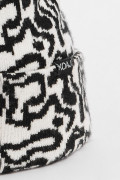 Gorro tejido unicolor con diseños abstractos