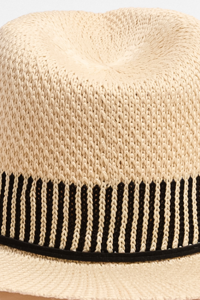 Sombrero fedora crema claro con flecos en contorno