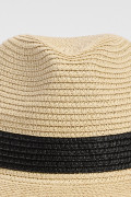 Sombrero kaki claro fedora con contrastes negros