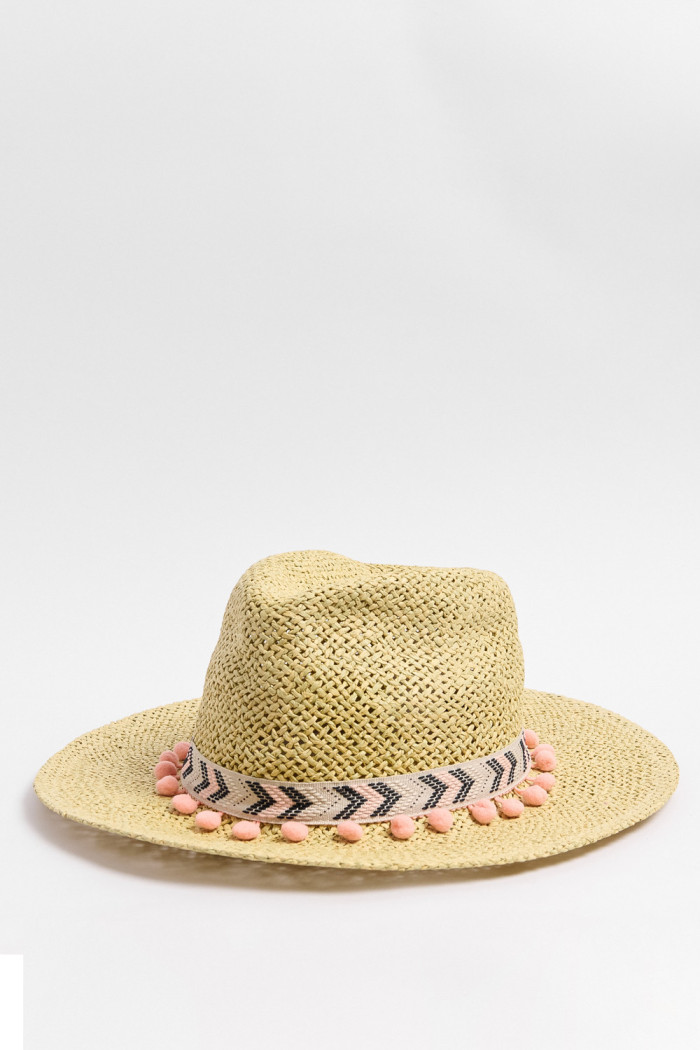 Sombrero kaki claro fedora con pompones y cinta decorativa
