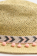 Sombrero kaki claro fedora con pompones y cinta decorativa