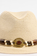 Sombrero crema claro fedora con piedras decorativas
