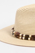 Sombrero crema claro fedora con piedras decorativas