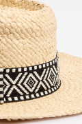Sombrero Panamá crema con cinto de diseño tribal