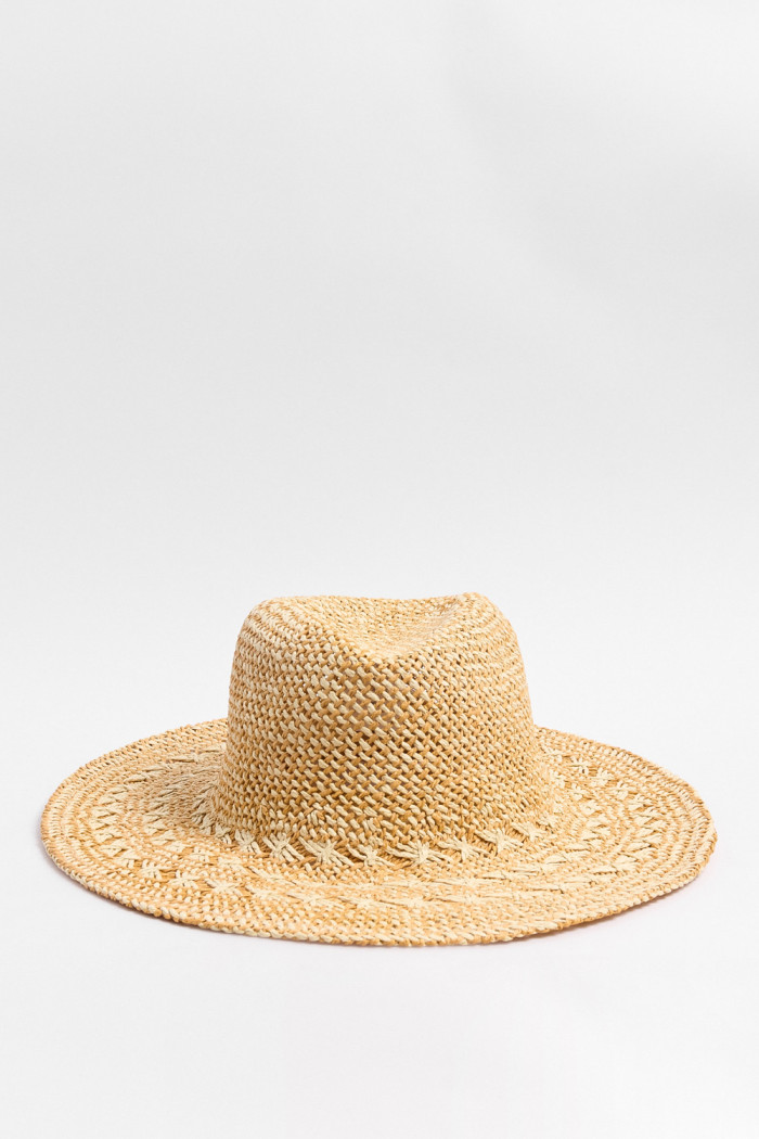 Sombrero kaki medio con ala ancha plana y diseños tejidos