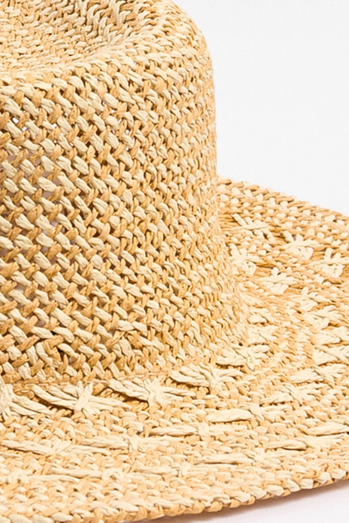 Sombrero kaki medio con ala ancha plana y diseños tejidos
