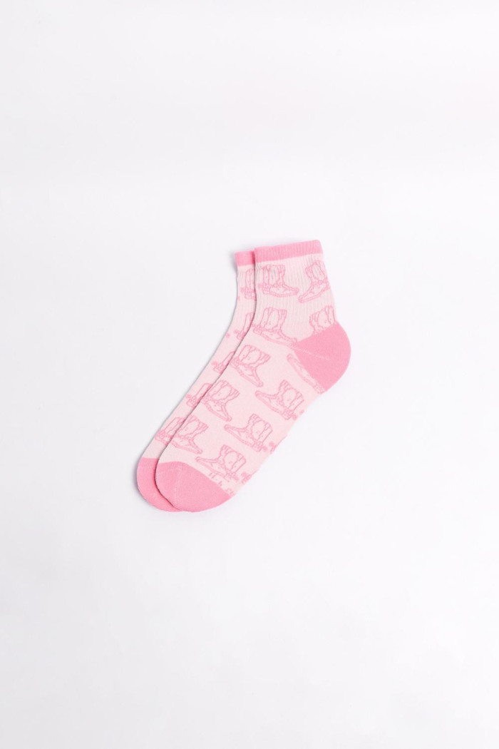 Medias cortas rosadas con diseños vaqueros y contrastes